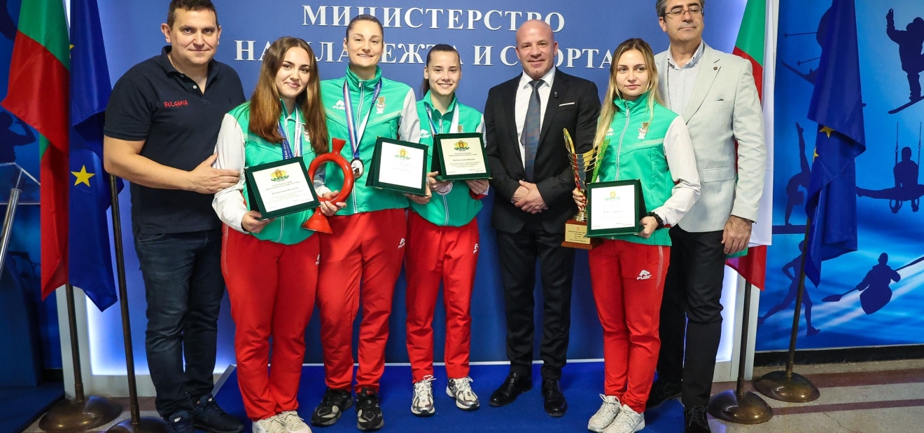 Министърът на спорта награди български фехтовачи за успехите им на международната сцена